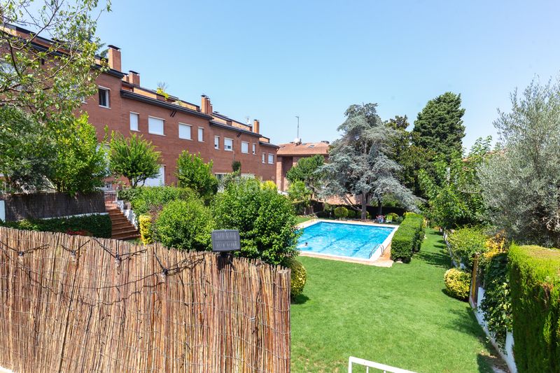 Foto 83265387-1284-4a70-9e24-f9cee6a7d413. Casa adossada amb calefacció aparcament piscina a Sant Cugat del Vallès