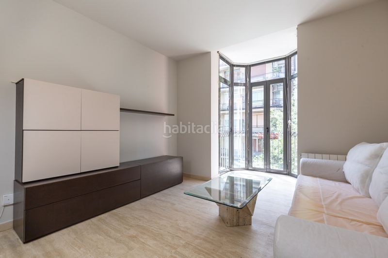 Foto a7bc0e1f-3491-45a8-838e-b39bfa37df16. Pis amb calefacció a Sant Antoni Barcelona