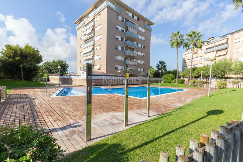 Foto 5aa21db4-e0b8-45b9-add2-5b947557ff3a. Duplex with heating parking pool in Eixample Sant Joan Despí