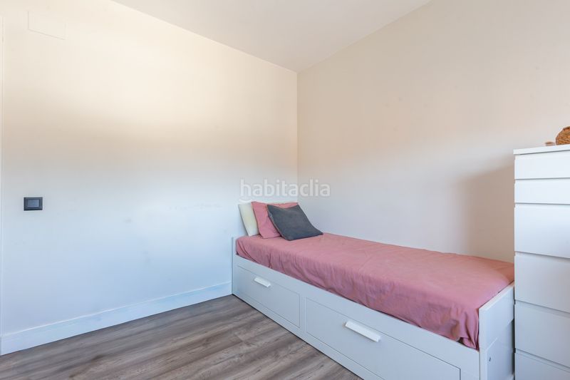 Foto 7b6ddbd5-8e76-44c3-8a81-04b481723c2a. Duplex with heating parking pool in Eixample Sant Joan Despí