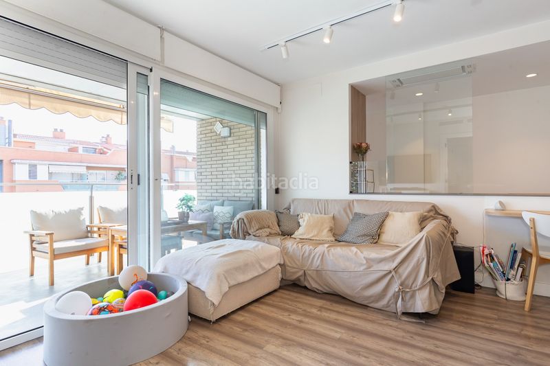 Foto c2149b4f-96e6-42b9-8557-cc80ea4bd54d. Duplex with heating parking pool in Eixample Sant Joan Despí