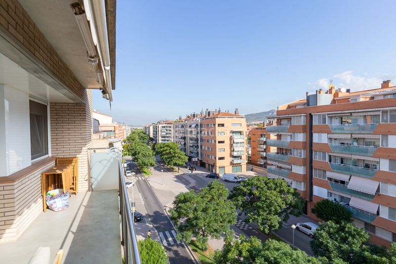Foto e26cfa48-2612-4a2b-aecd-19e35a886af4. Duplex with heating parking pool in Eixample Sant Joan Despí