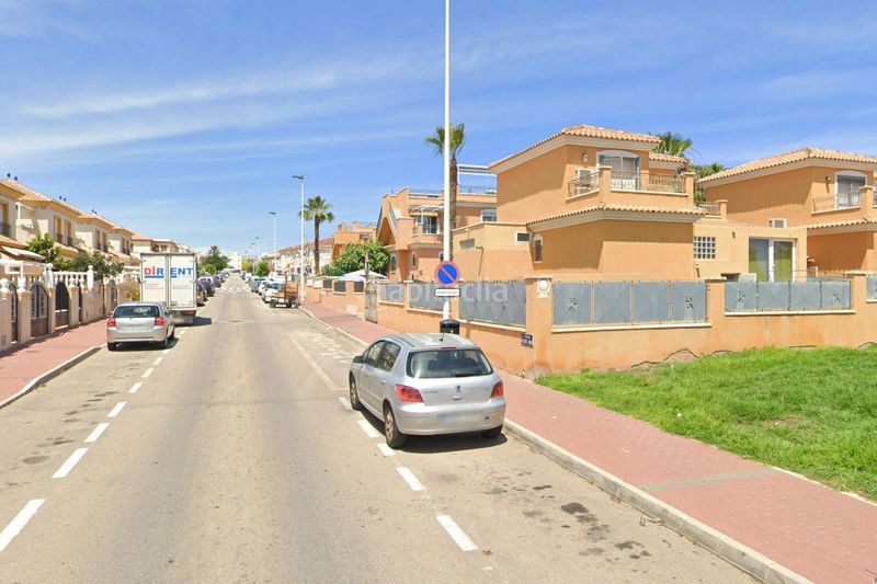 Foto 47f427ed-9a7f-4ac9-a304-4f711c092b17. Casa adossada a calle c. gotzone mora 36 a Parque Acuático - Sector 25 Torrevieja