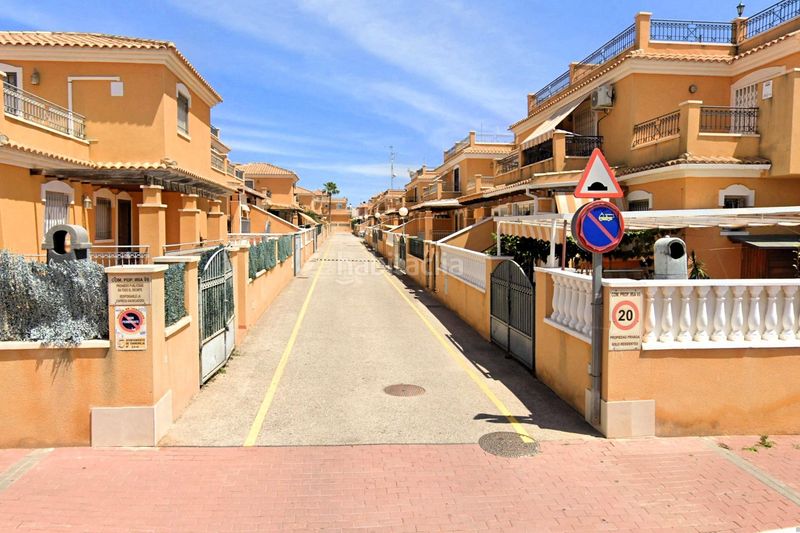 Foto 86b3d246-30e8-4472-adee-502d628eaf0e. Casa adossada a calle c. gotzone mora 36 a Parque Acuático - Sector 25 Torrevieja
