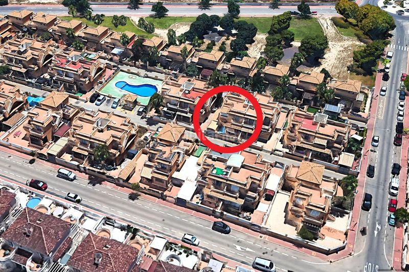 Foto a305a6fa-43cf-4c59-8e17-57e92259e848. Casa adossada a calle c. gotzone mora 36 a Parque Acuático - Sector 25 Torrevieja