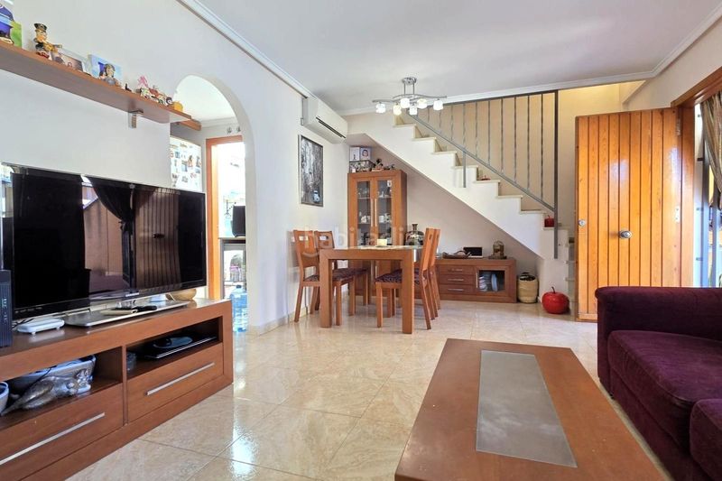 Foto ff42e3e7-7424-42bd-8420-f6991dcd2d79. Casa adossada a calle c. gotzone mora 36 a Parque Acuático - Sector 25 Torrevieja