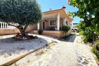 Casa aparellada a Calle C. Meridiano 4