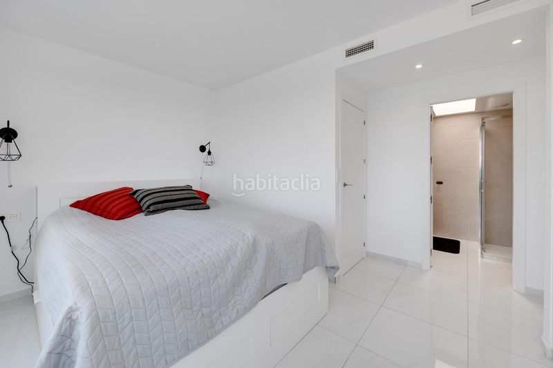 Foto fcaac9e4-d94c-41ad-a8e3-dfa0c4955f51. Casa adossada a calle c. teide 2 - 72 a Los Balcones-Los Altos Torrevieja