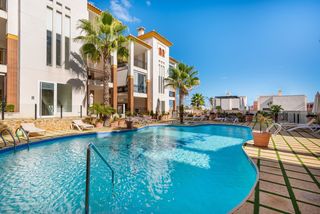Planta baixa a Carrer carcaixent 17. Fantástico apartamento en la esquina de la planta baja con ampli