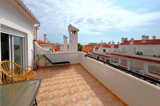 Casa adossada  Calle c aquiles 2. Maravillosa casa adosada reformada aprox. 92 m2  terrazas con te