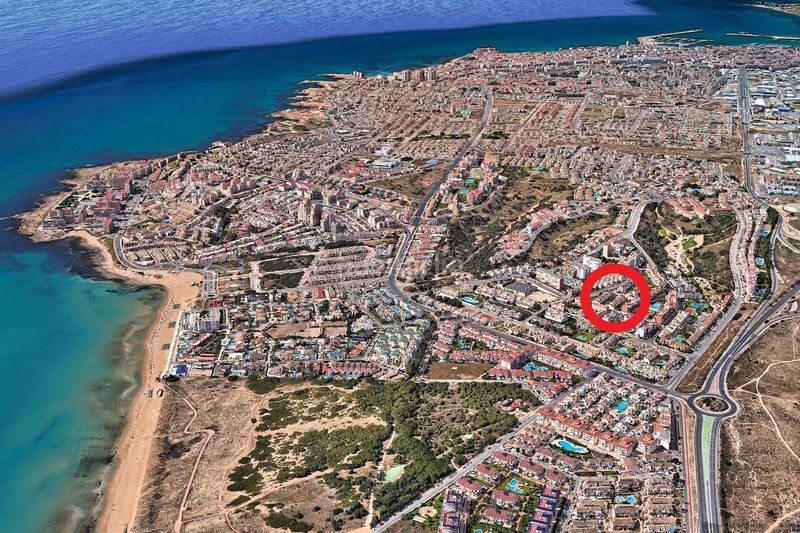 Foto 17ef1af9-5f2e-471d-9796-5d14fadda367. Casa adossada a calle c aquiles 2 a Torreblanca Torrevieja
