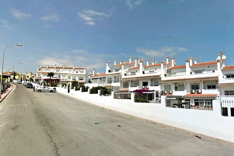 Foto 4a74694c-60c5-4d84-b999-779d1766ebf7. Casa adossada a calle c aquiles 2 a Torreblanca Torrevieja