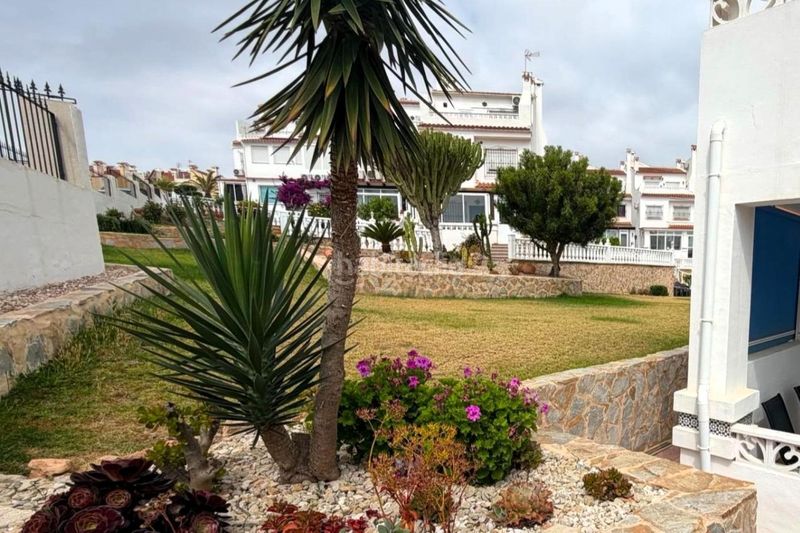 Foto 73b2f60f-1614-4d8c-8efd-86e623e0cb7c. Casa adossada a calle c aquiles 2 a Torreblanca Torrevieja