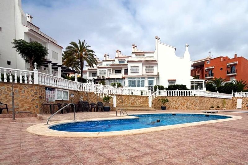 Foto b07ab86b-4358-49f8-aacf-65c1a8ee844f. Casa adossada a calle c aquiles 2 a Torreblanca Torrevieja