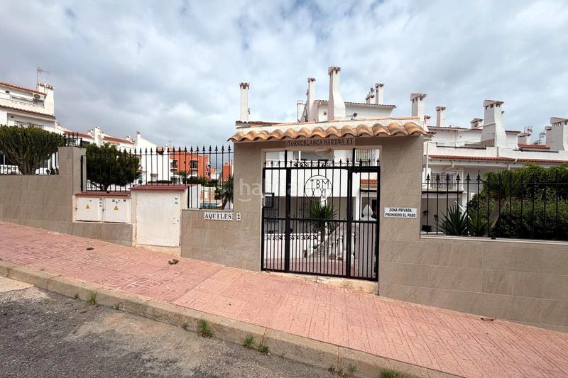 Foto d844a1a6-3197-443e-8e8c-3d5fbd4d1f67. Casa adossada a calle c aquiles 2 a Torreblanca Torrevieja