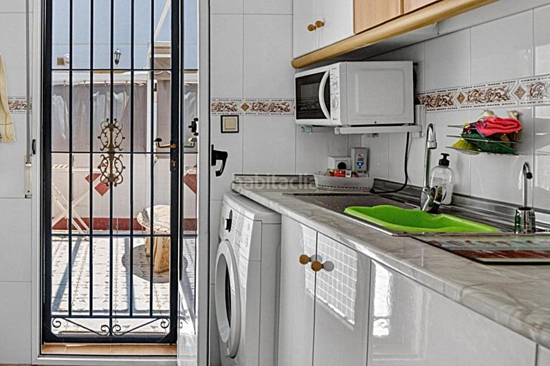 Foto 17dc83c3-a6a2-4c3d-a975-3ba4c4466a70. Casa adossada a calle c. pilar lorengar 49 a Zona Carrefour - Urbanizaciones Torrevieja