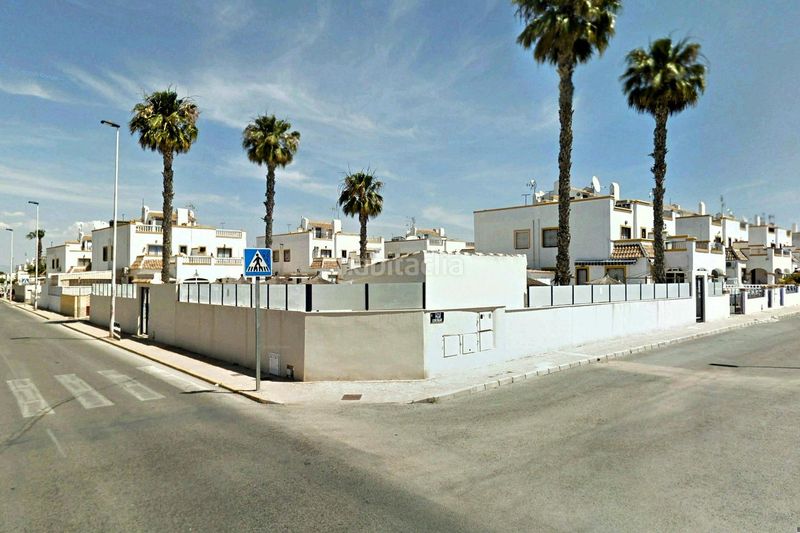 Foto 18776ee6-de87-442f-a18e-5196dc8812c0. Casa adossada a calle c. pilar lorengar 49 a Zona Carrefour - Urbanizaciones Torrevieja