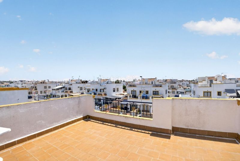 Foto 1a595b6a-61c9-4fad-a803-1b751cc1d3c3. Casa adossada a calle c. pilar lorengar 49 a Zona Carrefour - Urbanizaciones Torrevieja