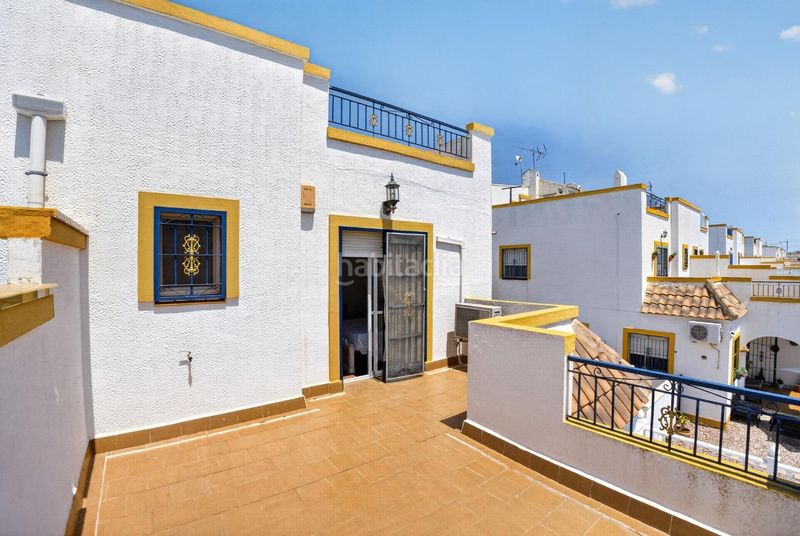 Foto 224a5587-3dbb-4536-84fa-c4108b6c538b. Casa adossada a calle c. pilar lorengar 49 a Zona Carrefour - Urbanizaciones Torrevieja