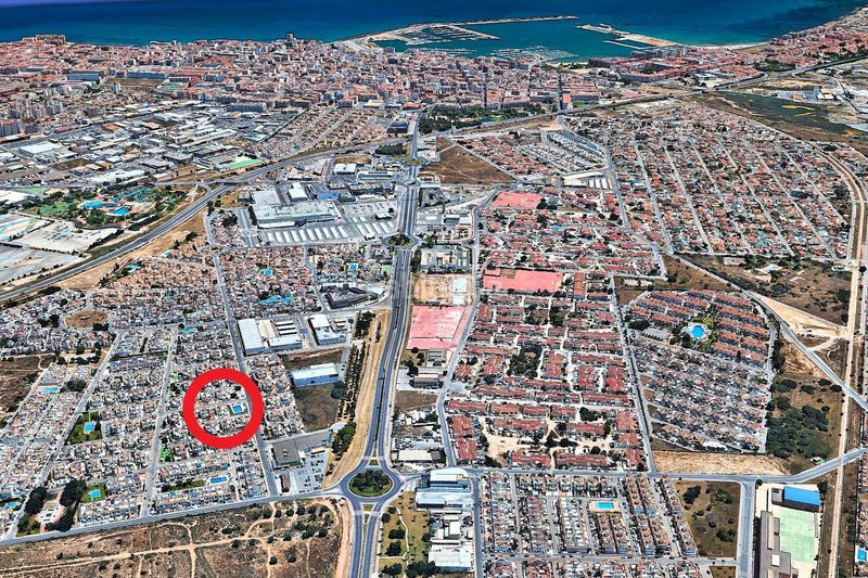 Foto 2e090cd0-4b07-466b-aaa2-ebbf9cc4df41. Casa adossada a calle c. pilar lorengar 49 a Zona Carrefour - Urbanizaciones Torrevieja