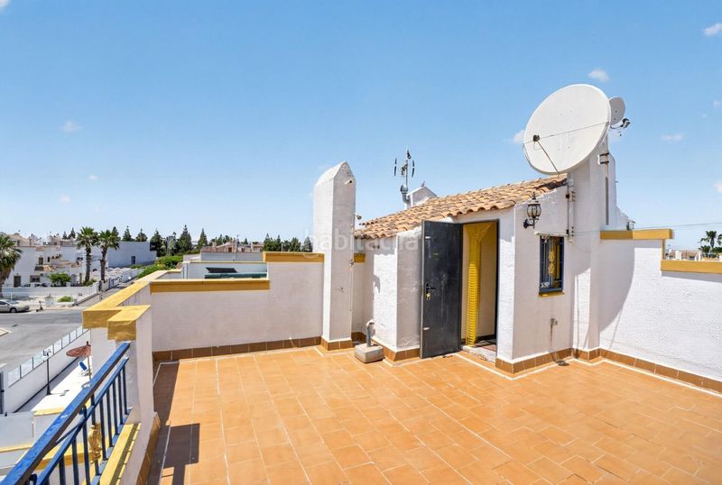 Foto 2f2aaf1c-3e5c-4f7a-8479-c8b171108b31. Casa adossada a calle c. pilar lorengar 49 a Zona Carrefour - Urbanizaciones Torrevieja