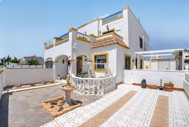 Foto 54e873ec-4357-42b7-815c-7256d95682e4. Casa adossada a calle c. pilar lorengar 49 a Zona Carrefour - Urbanizaciones Torrevieja