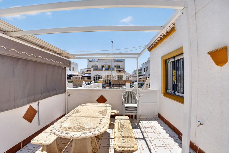 Foto 638ac08d-8f4b-4657-8296-83892405bdbc. Casa adossada a calle c. pilar lorengar 49 a Zona Carrefour - Urbanizaciones Torrevieja