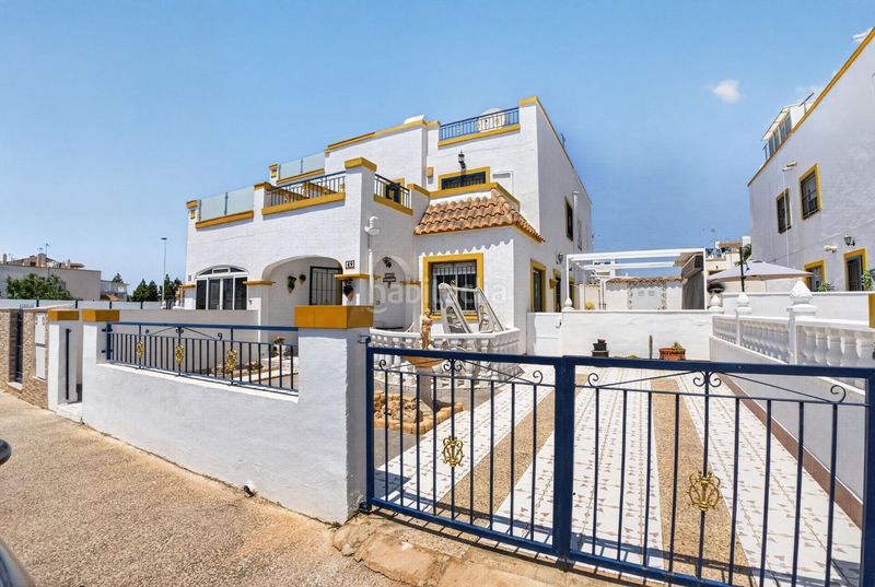 Foto 7165cf10-55d4-4cc8-909a-8aa0479f52f5. Casa adossada a calle c. pilar lorengar 49 a Zona Carrefour - Urbanizaciones Torrevieja