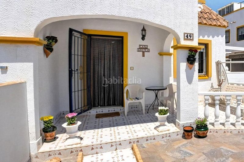 Foto 887f7a5e-024b-41e9-8228-ba3e9ad1dbc6. Casa adossada a calle c. pilar lorengar 49 a Zona Carrefour - Urbanizaciones Torrevieja