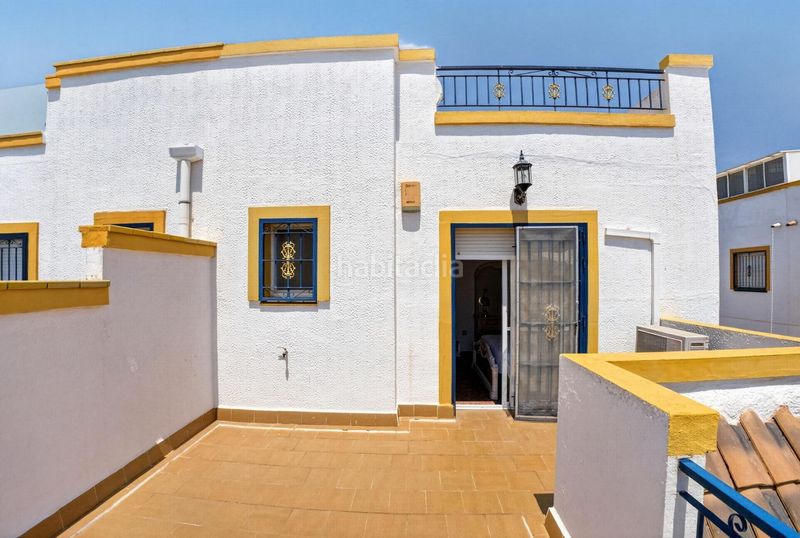Foto b332e98e-918a-4f74-9212-1e61a3cc2b9d. Casa adossada a calle c. pilar lorengar 49 a Zona Carrefour - Urbanizaciones Torrevieja