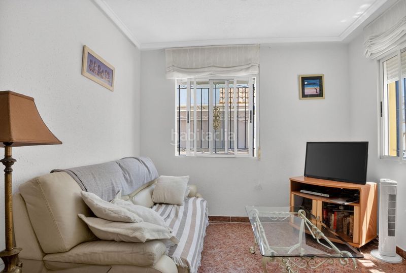 Foto f543f3f9-1126-4314-bf41-becb3597ce98. Casa adossada a calle c. pilar lorengar 49 a Zona Carrefour - Urbanizaciones Torrevieja
