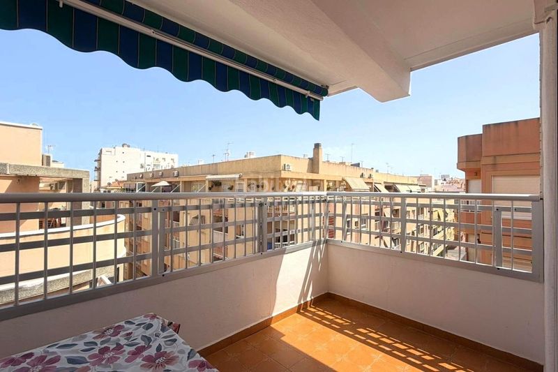 Foto 8607a67a-4ad7-40b2-8bbe-8e18e5939ea0. Àtic a calle c. suecia 14 a Zona Playa de los Locos Torrevieja