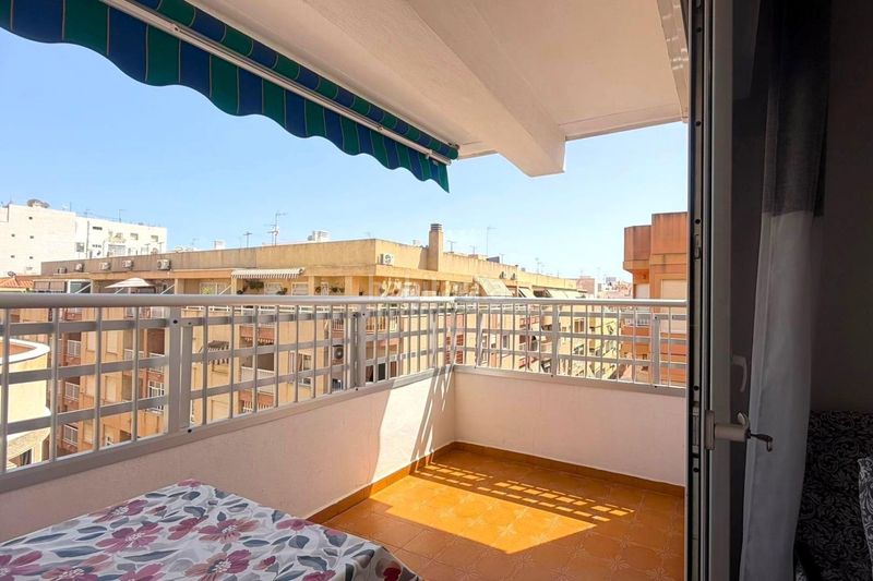 Foto b4f1ed11-64a6-4ad4-aed5-566c8a52841d. Àtic a calle c. suecia 14 a Zona Playa de los Locos Torrevieja