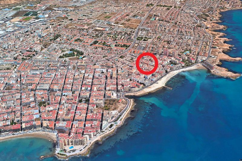 Foto ea47a0e7-fa44-4200-96ac-0ed679efef29. Àtic a calle c. suecia 14 a Zona Playa de los Locos Torrevieja