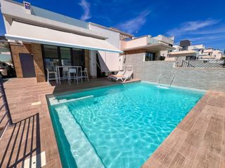 Chalet à Calle. Villa moderna y espaciosa, construida en 2017, con gran piscina