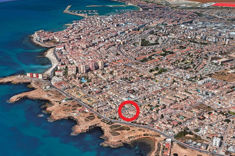 Foto 0dd59de8-94c0-4666-96b3-7f581f19865f. Casa adossada amb aparcament piscina a Zona los Frutales Torrevieja