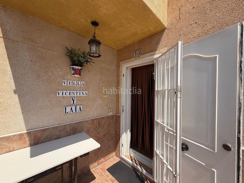 Foto 0e7995d4-ec66-4f9e-935e-a260bf9fd762. Casa adossada amb aparcament piscina a Zona los Frutales Torrevieja