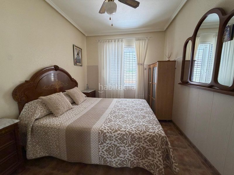 Foto 122ca3d2-cef4-4088-8aa2-c4566f8ee45c. Casa adossada amb aparcament piscina a Zona los Frutales Torrevieja