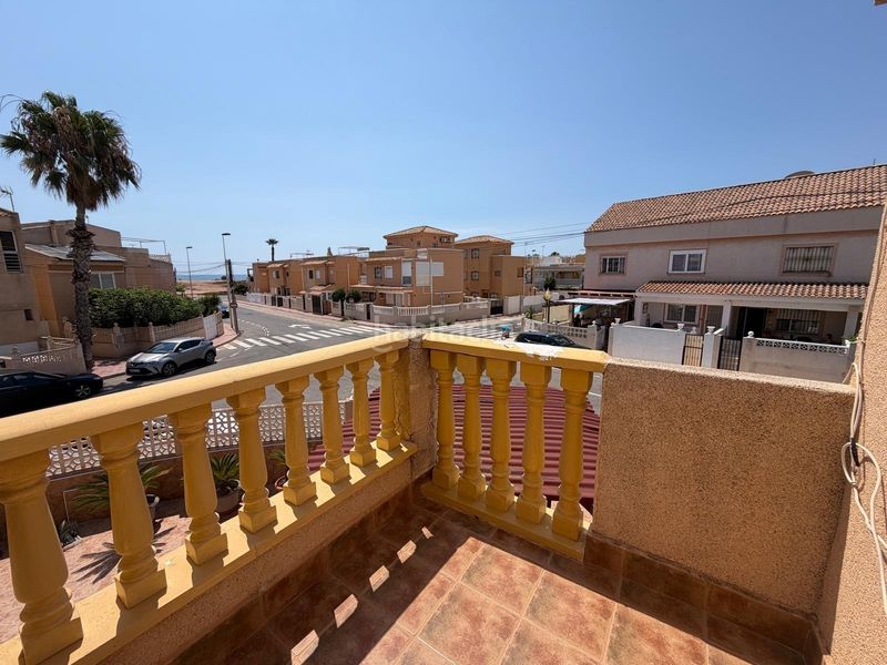 Foto 129b01f9-5183-46cb-a08f-1c0dd6bb3843. Casa adossada amb aparcament piscina a Zona los Frutales Torrevieja