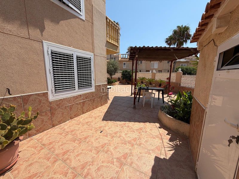 Foto 2ba5ace6-4062-4c72-ab1e-0f3ec5431d8a. Casa adossada amb aparcament piscina a Zona los Frutales Torrevieja