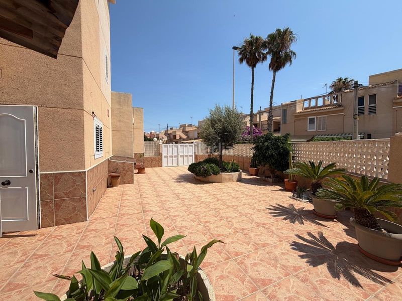 Foto 2c232720-2d75-4549-9a9e-8812cb91f33b. Casa adossada amb aparcament piscina a Zona los Frutales Torrevieja