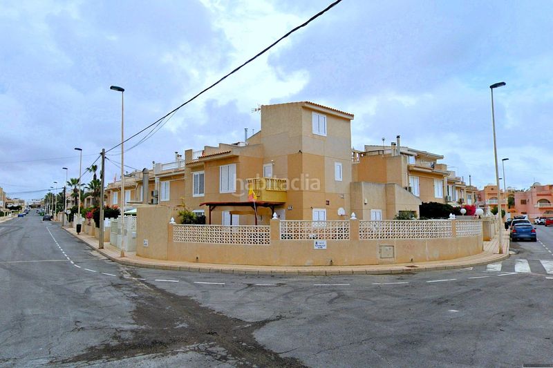 Foto 370bb513-b956-4e33-a339-2e46d8f2f492. Casa adossada amb aparcament piscina a Zona los Frutales Torrevieja