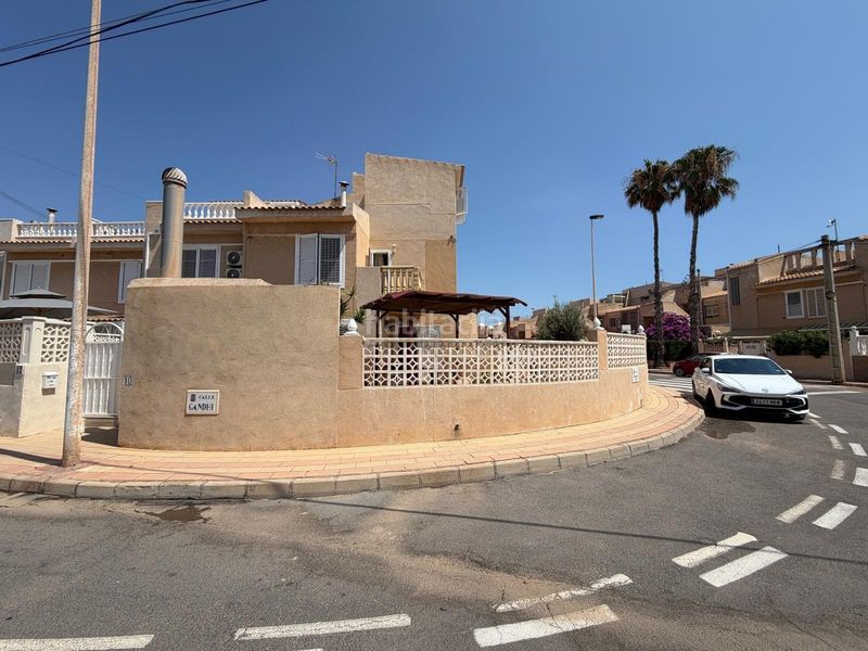 Foto 5448c5d0-9fd7-4e84-88bc-f7dd80b6447d. Casa adossada amb aparcament piscina a Zona los Frutales Torrevieja
