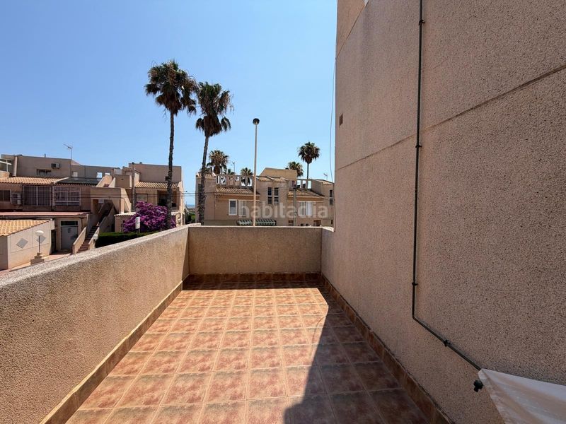 Foto 9075e6c8-058a-41d5-957c-012f16e25b45. Casa adossada amb aparcament piscina a Zona los Frutales Torrevieja