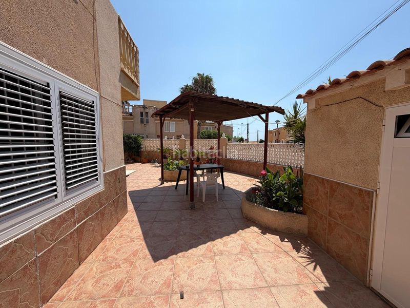 Foto b6653874-33a1-4ee8-840d-9ac09b2cf5ea. Casa adossada amb aparcament piscina a Zona los Frutales Torrevieja