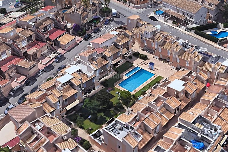 Foto f11e84a8-0a45-444c-8ff0-f871c4a6e577. Casa adossada amb aparcament piscina a Zona los Frutales Torrevieja