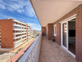 Apartament  Calle c. rocio 3. Apartamento esquinero reformado y espacioso aprox. 91 m2  4.ª pl