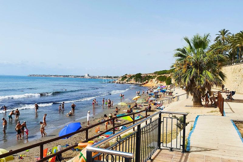 Foto cf15f094-fa5c-4264-9b17-d1b4554990c3. Apartament a calle c. rocio 3 a Punta Prima Torrevieja