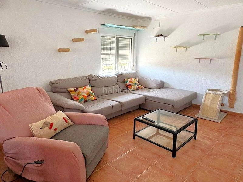 Foto 004148e4-6ea1-4d8d-9717-8bfe8cb8b4e6. Casa aparellada a calle c. schumann 19 a Zona Carrefour - Urbanizaciones Torrevieja