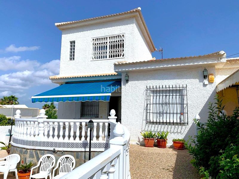 Foto 0056c6cc-f96a-45b6-b0da-a9644cbc5be3. Casa aparellada a calle c. schumann 19 a Zona Carrefour - Urbanizaciones Torrevieja